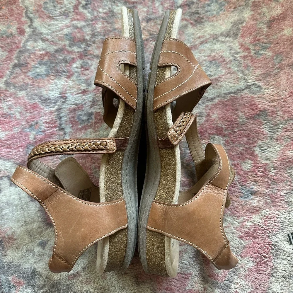 Earth Spirit Bria neutral sandal size 10 W Wide